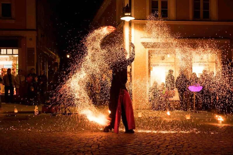 "AbendROTH": Vorführungen, Familien-Nachmittag, Museumsnacht uvm.