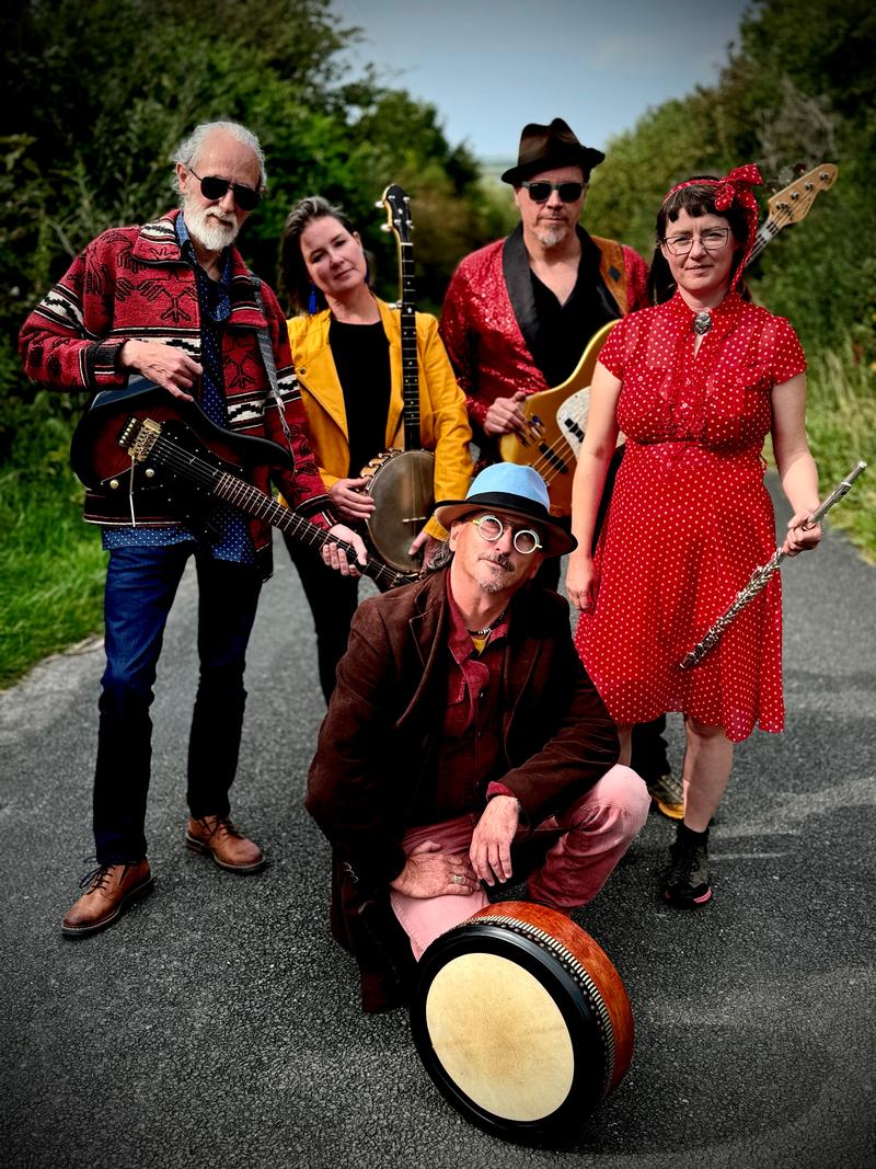 "Irish Folk Festival": Dave Flynn, Léda, Buioch u. The Craic Addicts