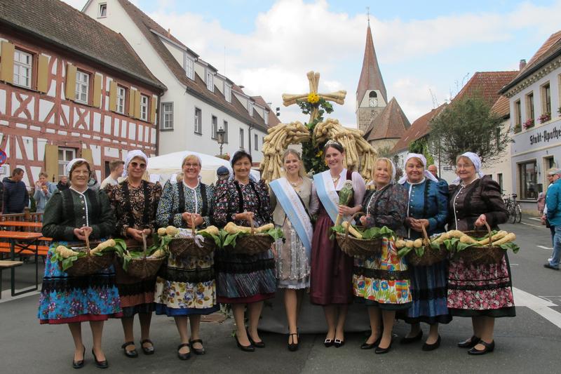 Baiersdorfer Krenmarkt rund um die Kirche