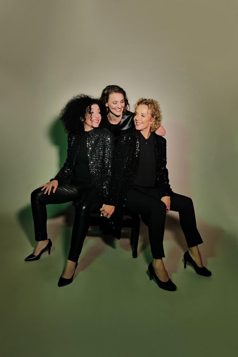 Katja Riemann (Rezitation), Franziska Hölscher (Violine), Marianna Shirinyan (Klavier): "Karneval des Glücks", Musik u. Literatur